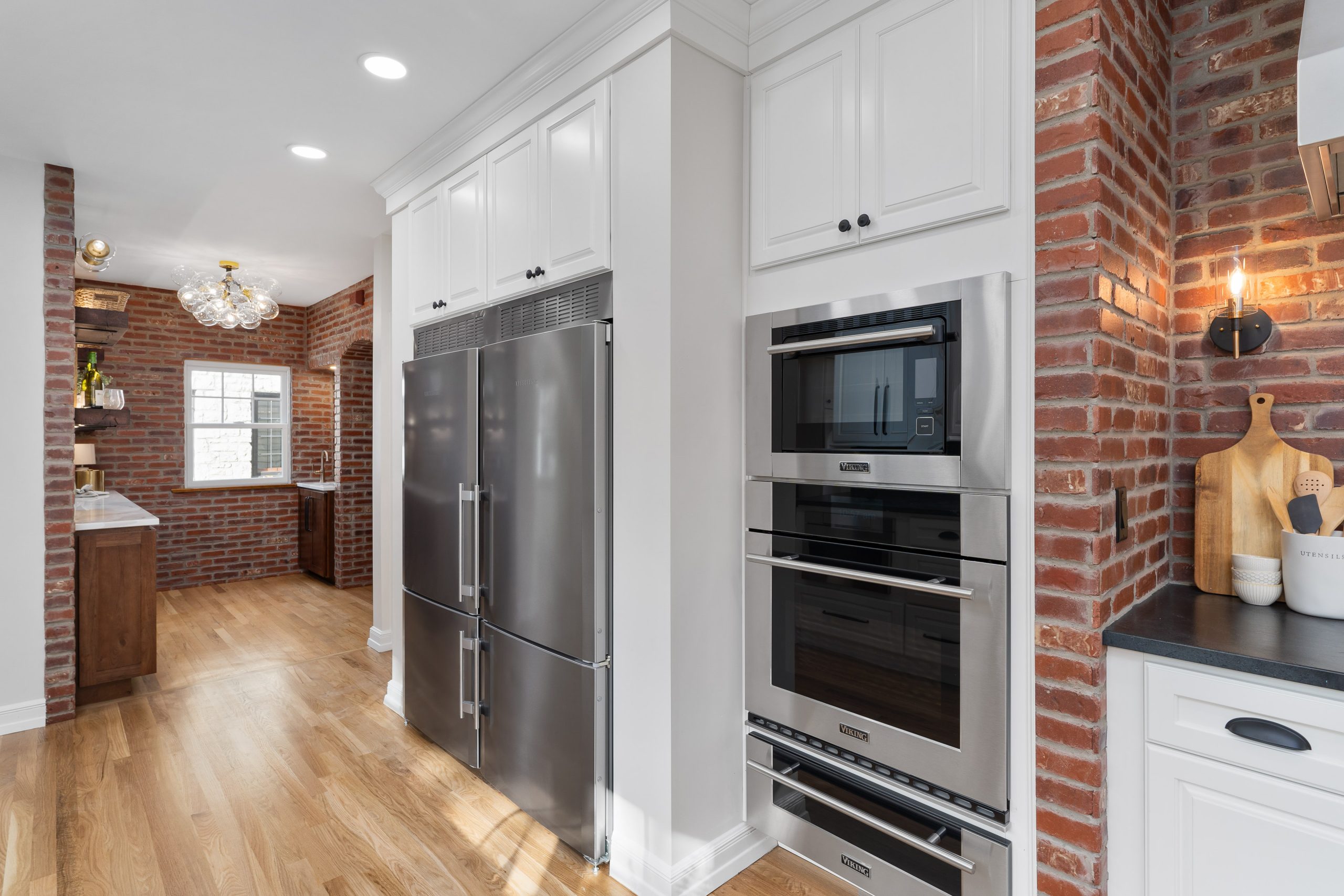 Luxury kitchen with staging from Pacific Palisades, California's premiere staging company, Jennifer Donahue Interior Design Inc.