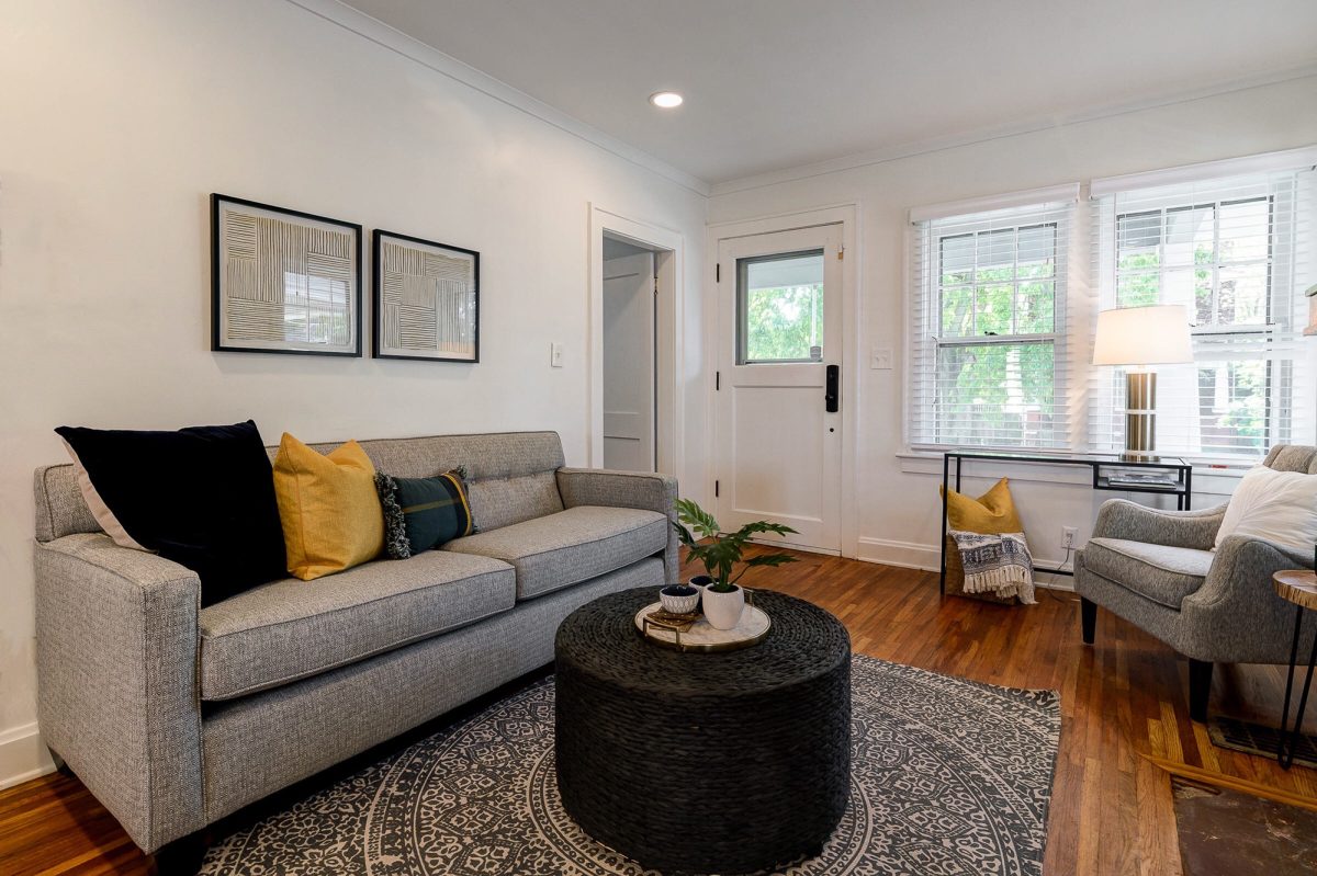 Monochromatic furniture with splashes of color on accent decor creates an inviting living room in this downtown Pacific Palisades, California home.