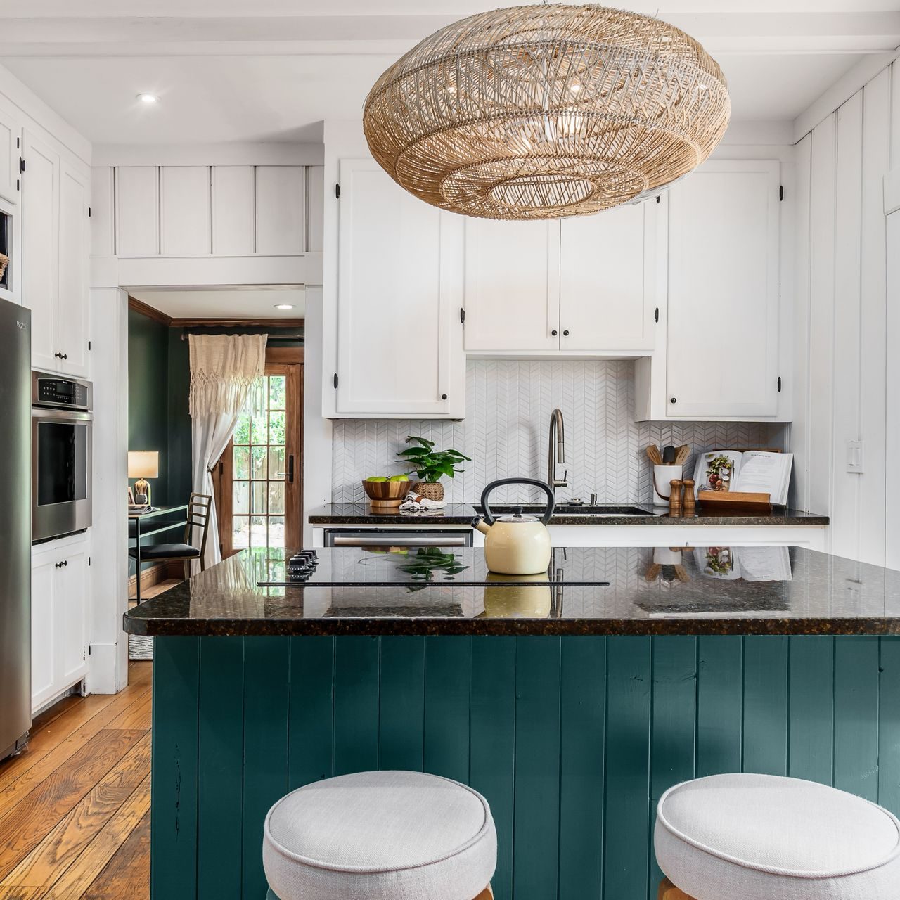 German Village traditional cottage style home with a recently updated kitchen featuring professional staging from Jennifer Donahue Interior Design Inc.