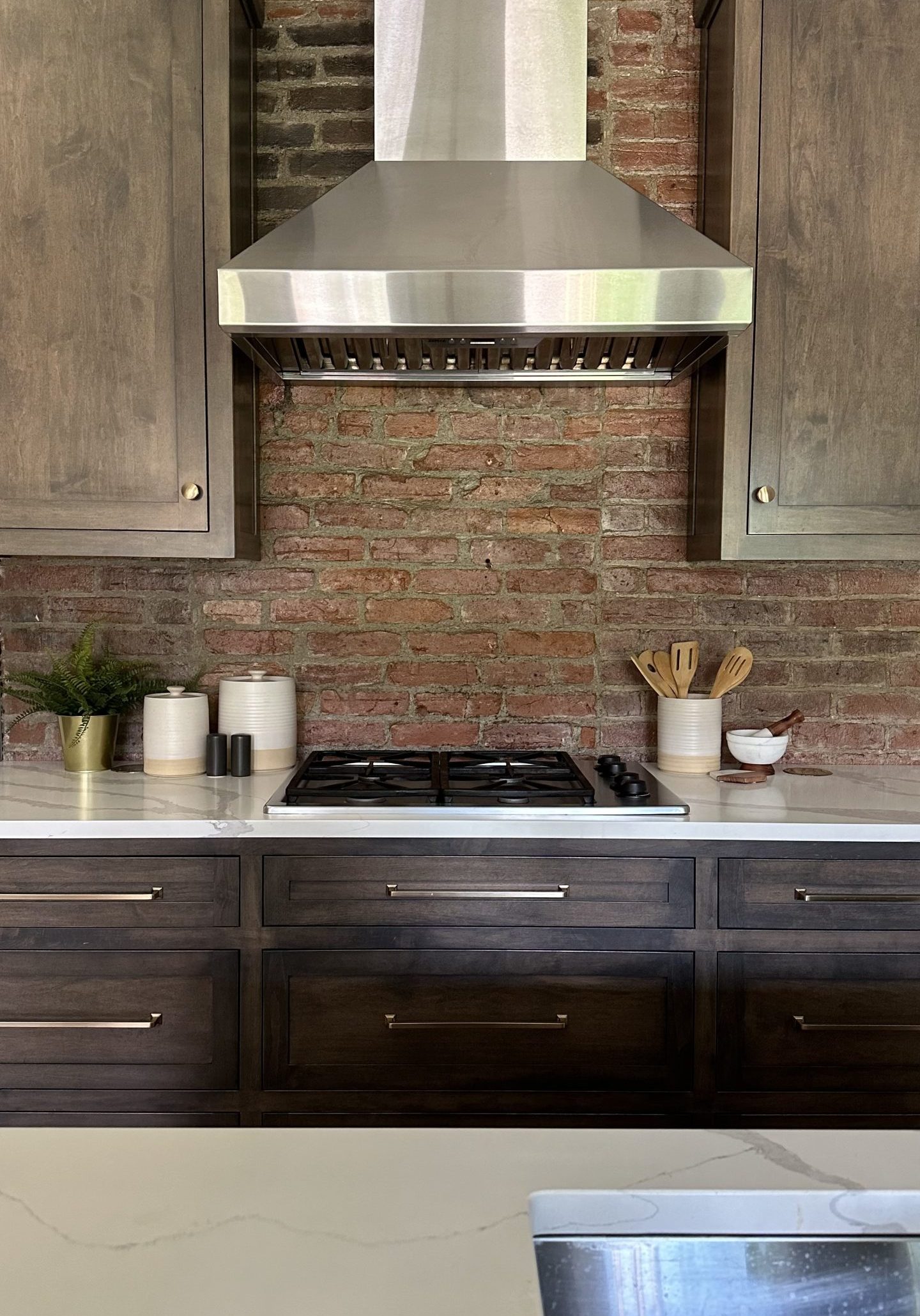 Luxury kitchen remodeling in German Village home located in the historic heart of this Pacific Palisades, California suburb.