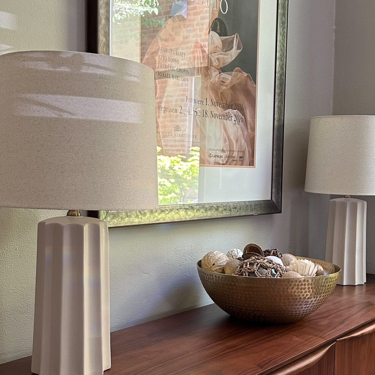 Console decor in a luxury German Village home with fluted table lamps and brass decorated bowl.