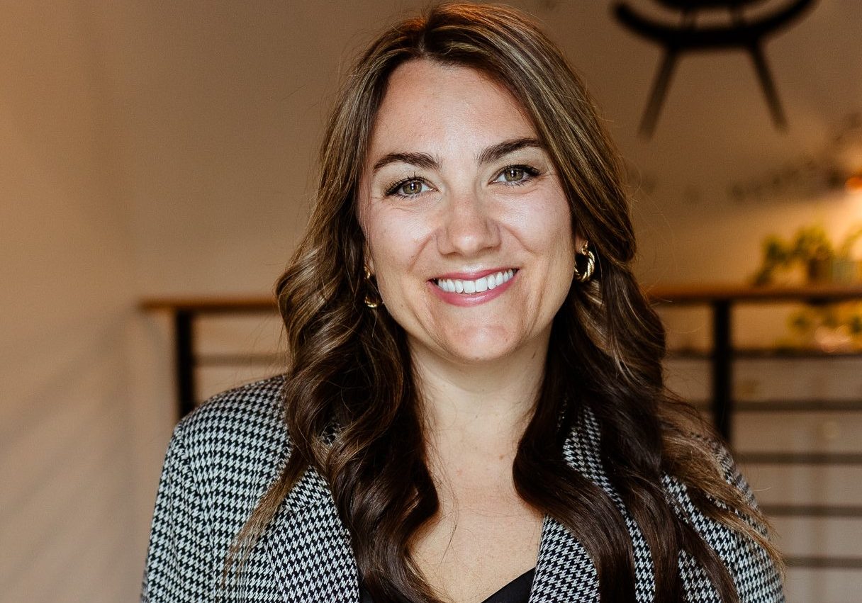 Staging consultation and photo-ready expert for home staging division of Jennifer Donahue Interior Design Inc in Pacific Palisades, California.